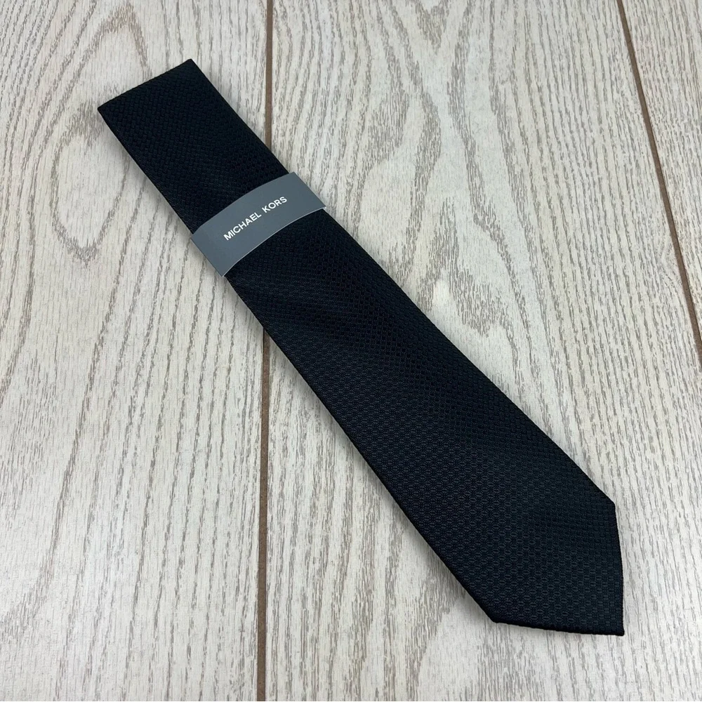 616 - Michael Kors Elson Solid Tie Black 001 2MKC23-5042 Silk Blend $69.50